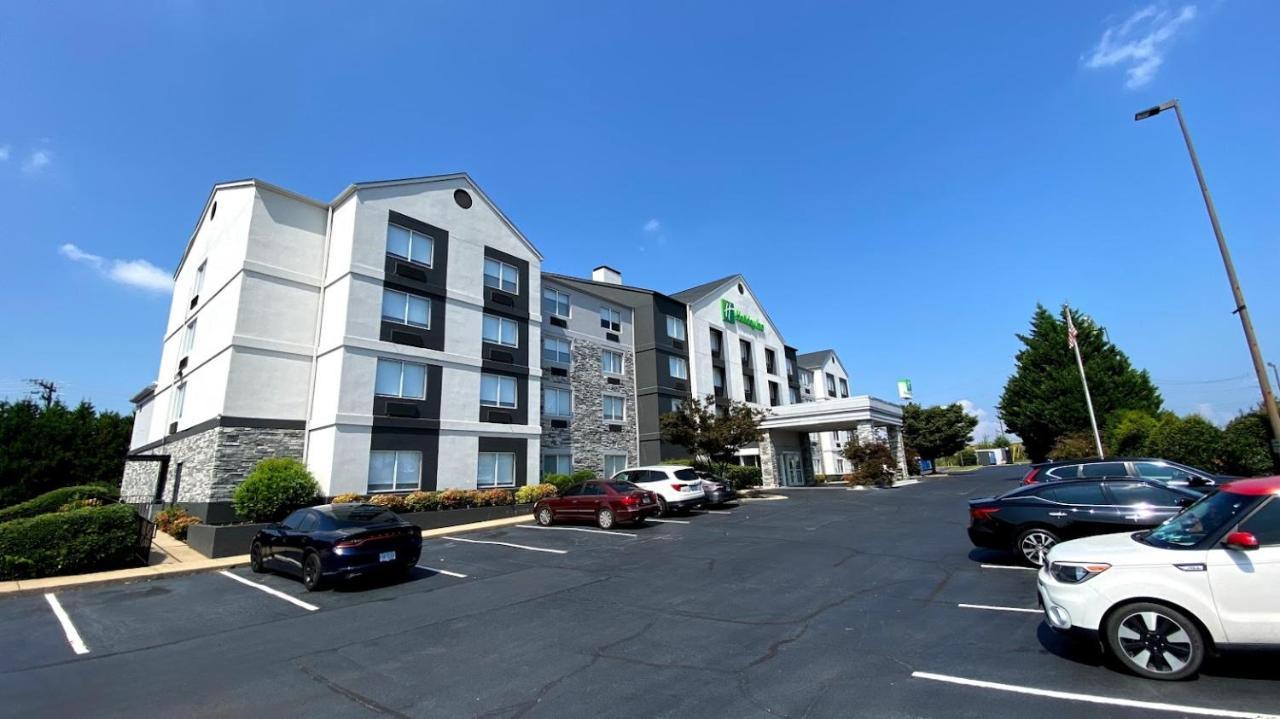 Holiday Northwest Hotel